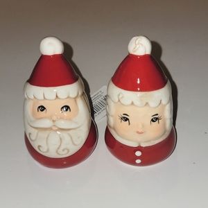 MR/MRS. CLAUS SALT & PEPPER SHAKERS